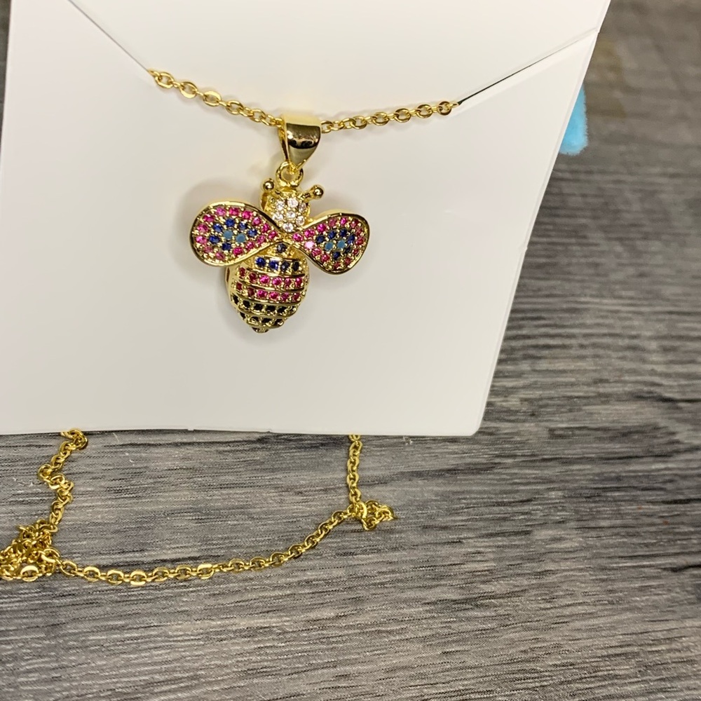 Bee necklace - Picture 3 of 5